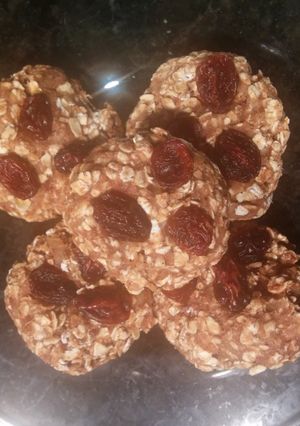 A picture of Skinny Banana Oatmeal Bites.