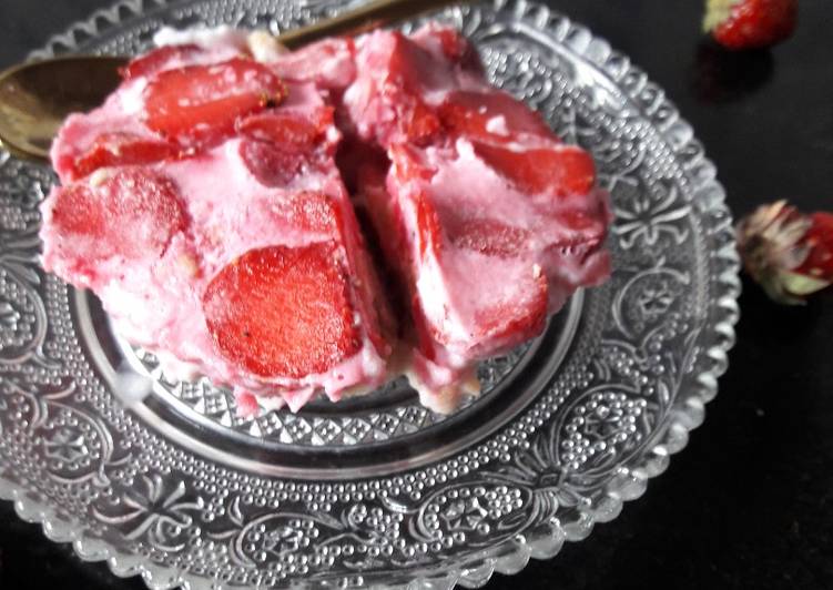 Simple Way to Make Homemade Strawberry pretzel salad