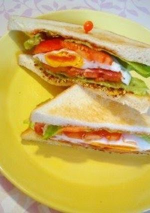 A picture of BLT Egg Sandwich.