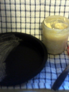 A picture of Easy clean cake pan coating..