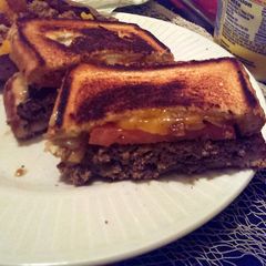 A picture of Ninis patty melts.