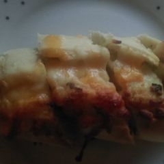 A picture of Mandys cheesy garlic bread.