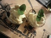 Una foto de postre royal con durazno