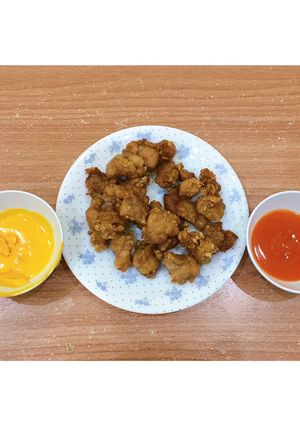รูปของ ไก่กรอบจิ้มซอสดิปชีส