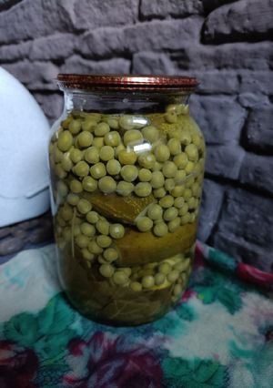 Фото Огірочки з зеленим горошком на зиму 🥒.