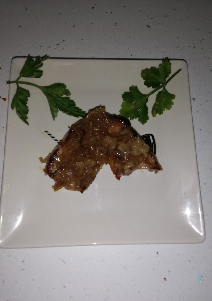 Una foto de Atún con cebolla caramelizada