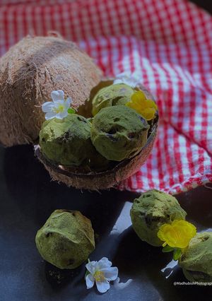 A picture of Cranberry Moringa Choco Truffles.