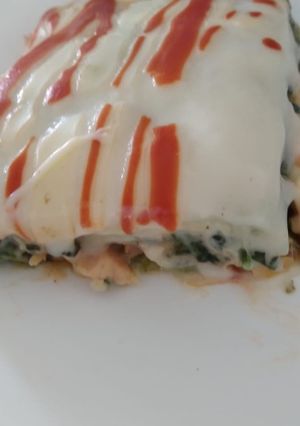 Una foto de Lasaña de espinacas relleno de pollo y espinaca