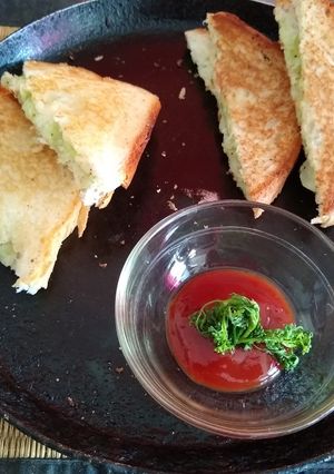 A picture of Cheese cucumber sandwich.