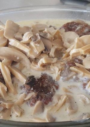 Una foto de Albóndigas rellenas de Queso con Salsa de Champiñones