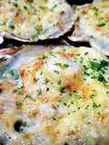 Vieira gratinada con bechamel de cebolla y champiñón