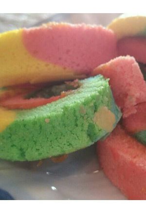 Foto resep Bolu gulung pelangi / rainbow roll cake