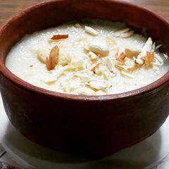 A picture of Rice kheer (indian dessert).