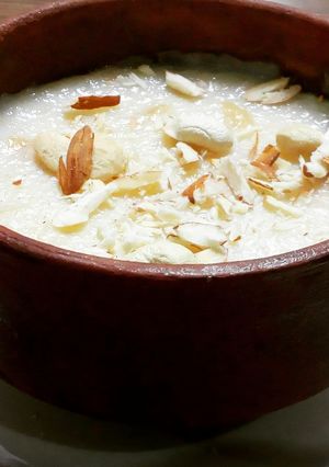 A picture of Rice kheer (indian dessert).