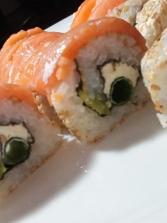 Una foto de Sushi con arroz doble Carolina