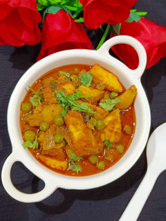 मटर पनीर की सब्जी(matar paneer ki sabzi recipe in hindi) रेसिपी मुख्य फोटो