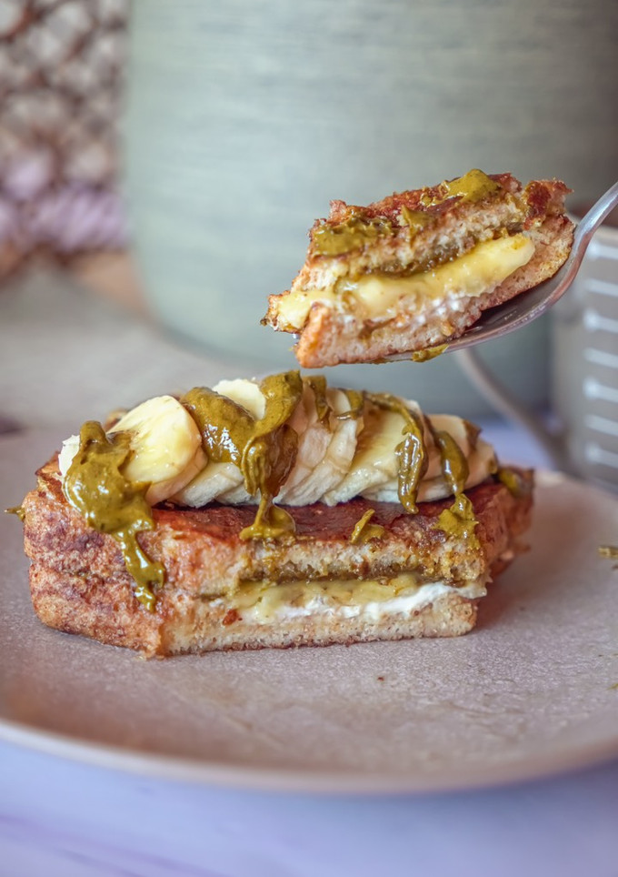 Una foto de Tostadas francesas de pistacho y plátano