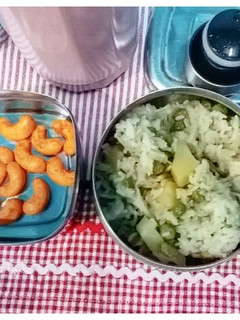 உருளைக்கிழங்கு பட்டாணி புலாவ் (Potato Peas Pulao recipe in tamil) செய்முறை முக்கிய புகைப்படம்