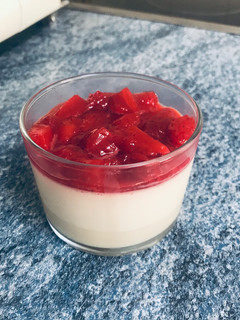 Una foto de Panna cotta 🍮🍓