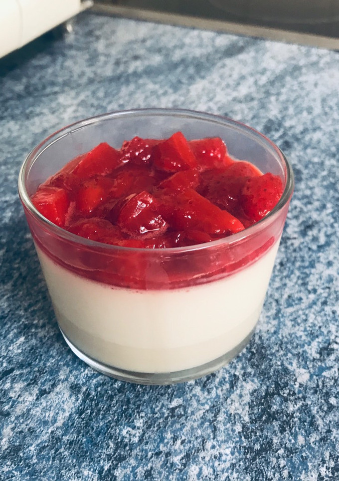 Una foto de Panna cotta 🍮🍓
