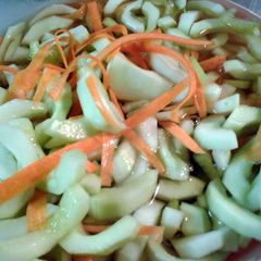 A picture of cucumbers and carrots in vinegar.