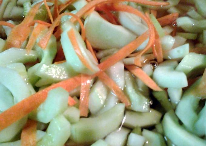 cucumbers and carrots in vinegar