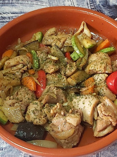 Una foto de Contramuslo con verduras al curry