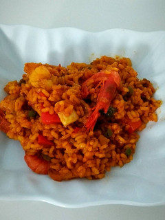 Una foto de Arroz con rape y gambas
