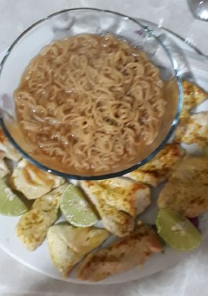 Una foto de Ramen con pollo al curry