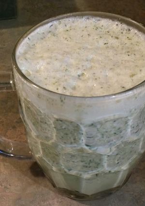 A picture of Cantaloupe Spinach Shake.