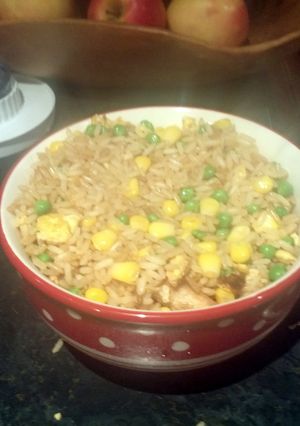 A picture of low - cal egg fried rice with chicken abd veg.