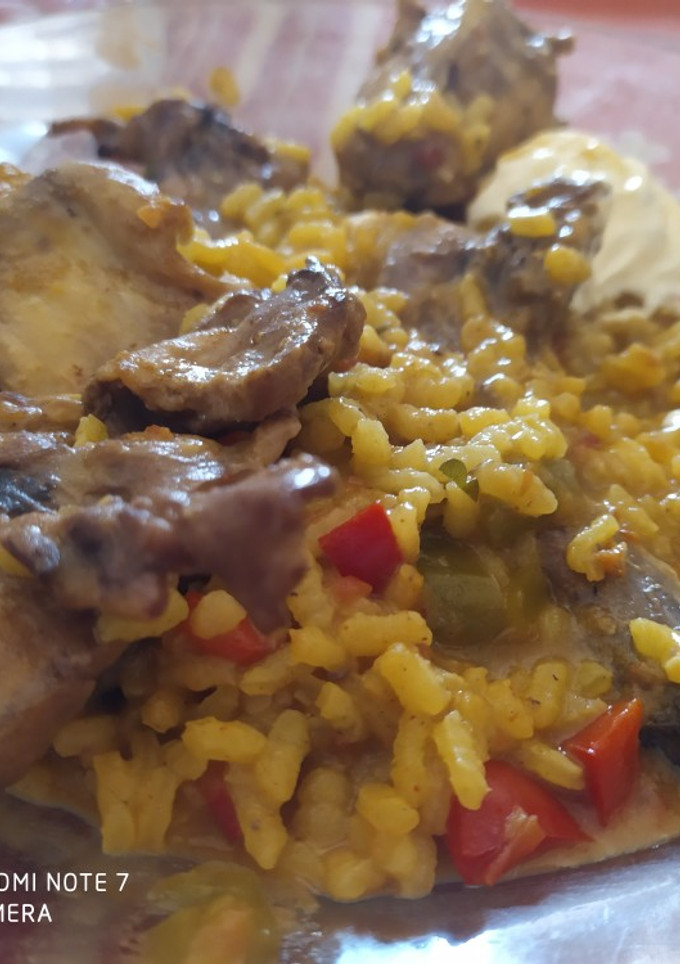 Una foto de Arroz con conejo y alioli