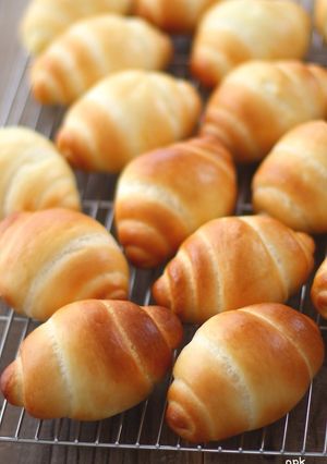 A picture of Milk Butter Rolls.