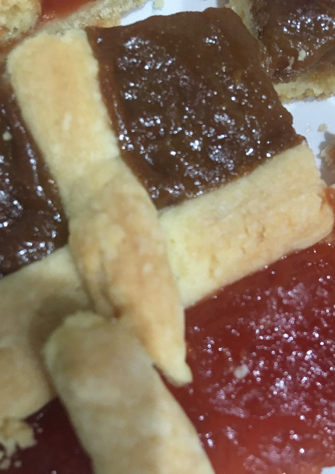 Una foto de Pasta frola de membrillo y dulce de leche !