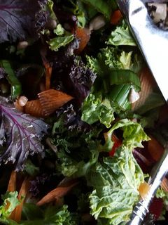 Une photo de Salade de chou Kale et de betterave rouge
