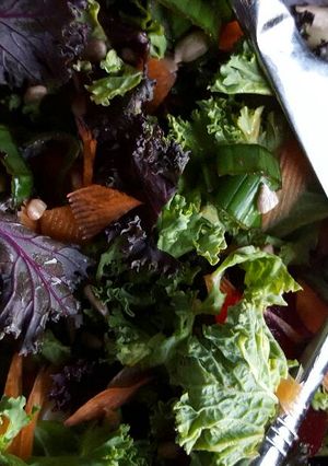 Une photo de Salade de chou Kale et de betterave rouge