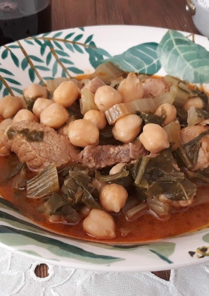 Una foto de Potaje de acelgas con carne