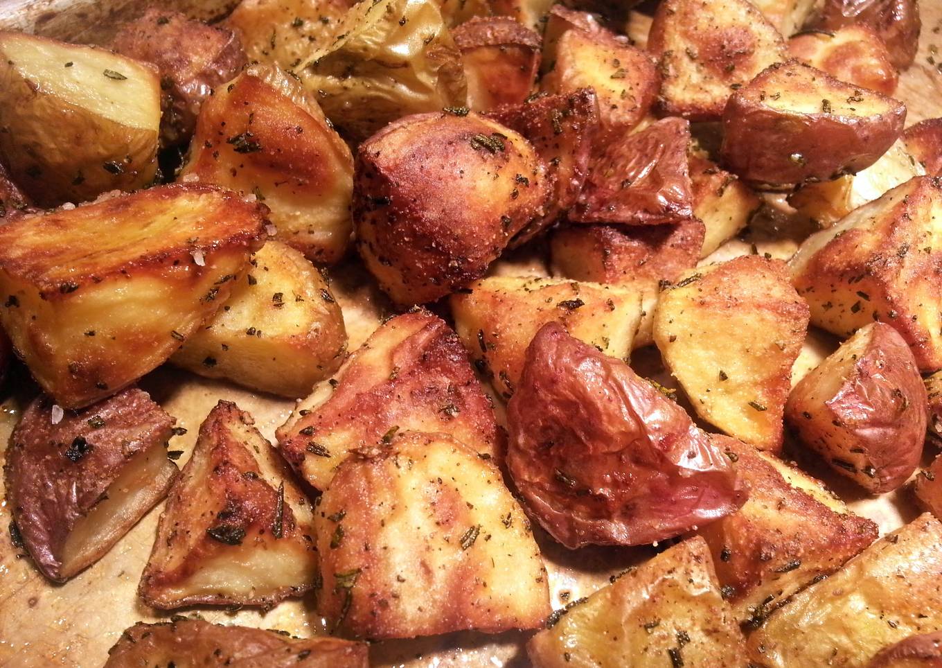 Baked potatoes with rosemary and garlic