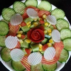A picture of Green Salad with Corn.
