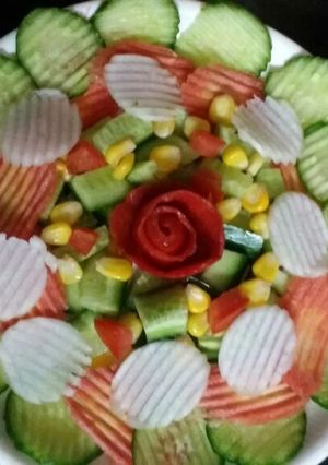 A picture of Green Salad with Corn.