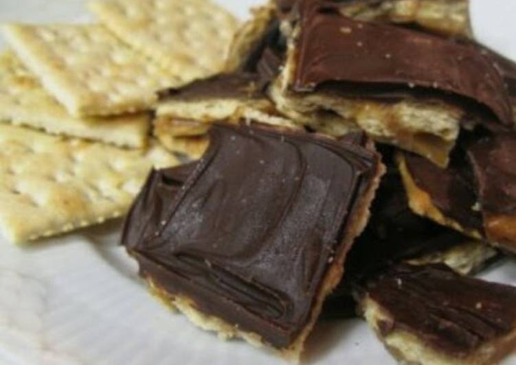 Simple Way to Prepare Homemade Sweet Tooth Chocolate Saltines