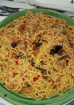 A picture of Noddles with busheshen kifi.