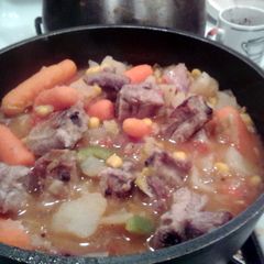 A picture of pork rib button stew.