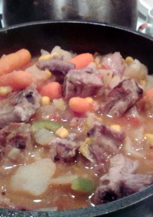 A picture of pork rib button stew.