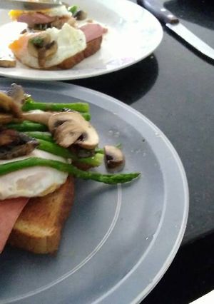 Una foto de Huevo con espárragos, desayuno light