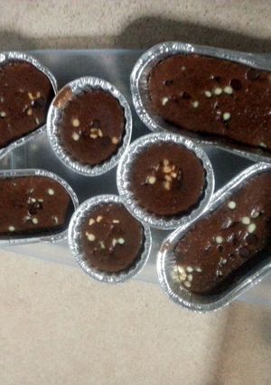 A picture of Heavenly Chocolate-chip cake.