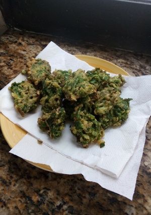 Una foto de Buñuelos de acelga y mostaza
