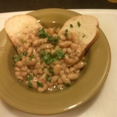 Tezee Lucia Cannellini Beans A picture of Tezee Lucia Cannellini Beans.