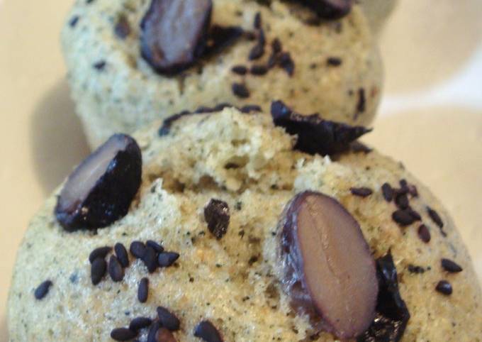 Oatmeal &amp; Yomogi Steamed Bread