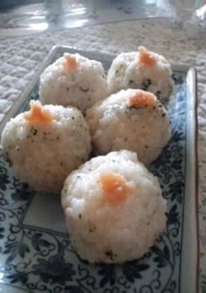 A picture of Onigiri Rice Balls with Salted Cod Roe and Parsley.